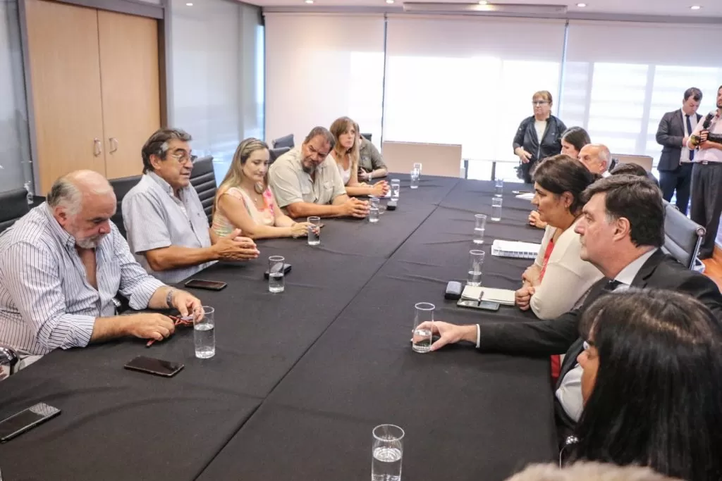 PARITARIAS: Reunión entre gremialistas y funcionarios. 