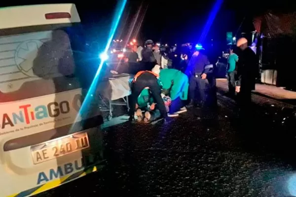Dos vehículos chocaron en Santiago del Estero: algunos heridos fueron trasladados a Tucumán