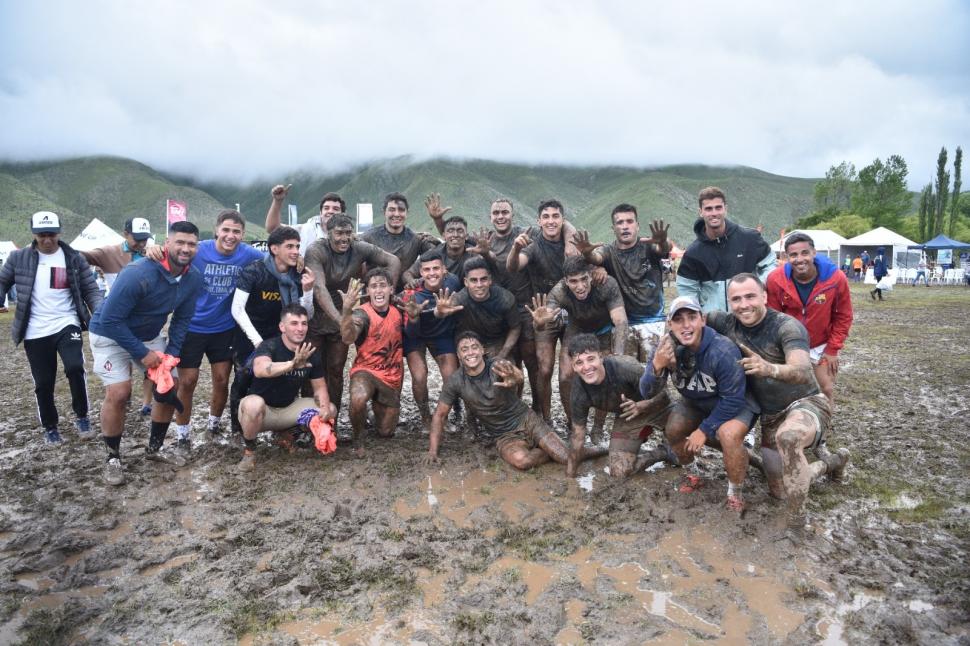 PARA LA FOTO. El stand de LA GACETA contó con regalos para los socios del Club LG.