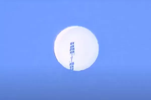El impactante video del momento exacto en el que Estados Unidos derriba un globo espía chino