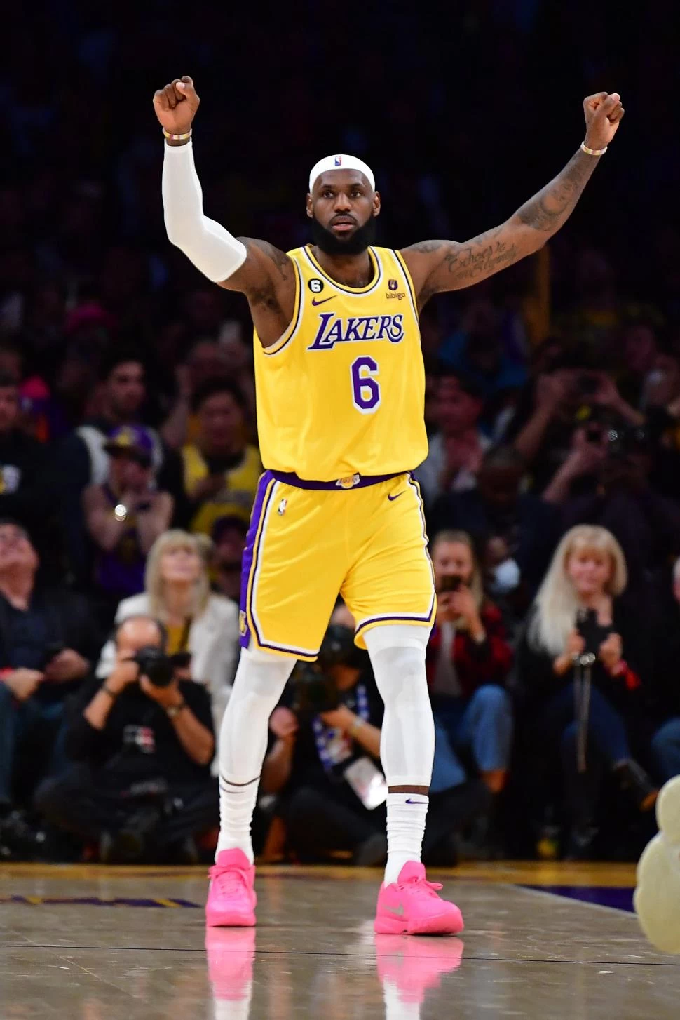 REY VIGENTE. En su vigésima temporada, LeBron rompió el récord imposible. 