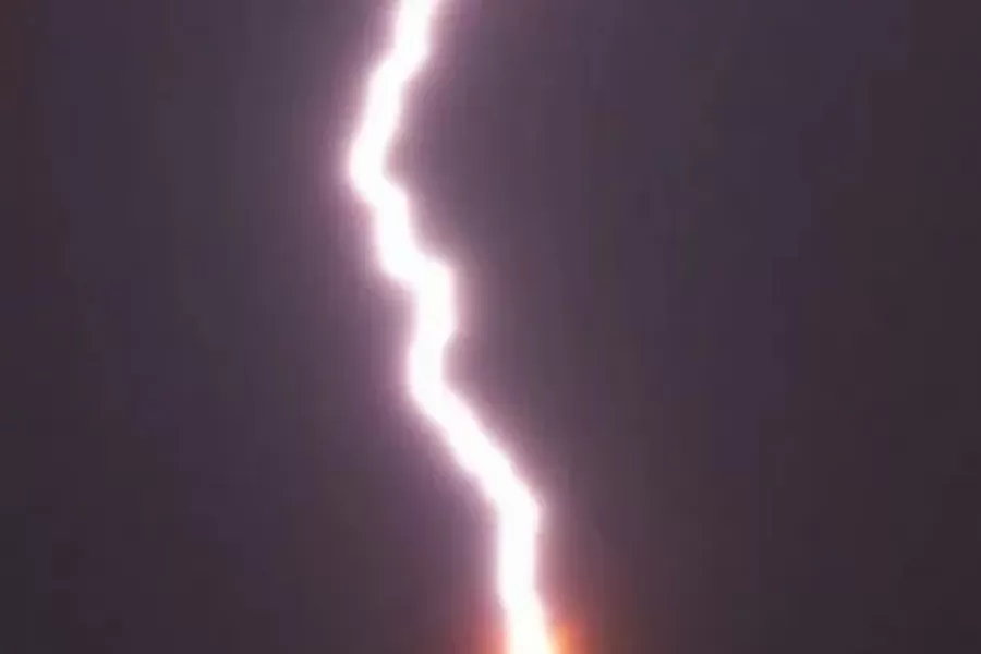 La increíble foto de un rayo sobre el Cristo Redentor en Brasil