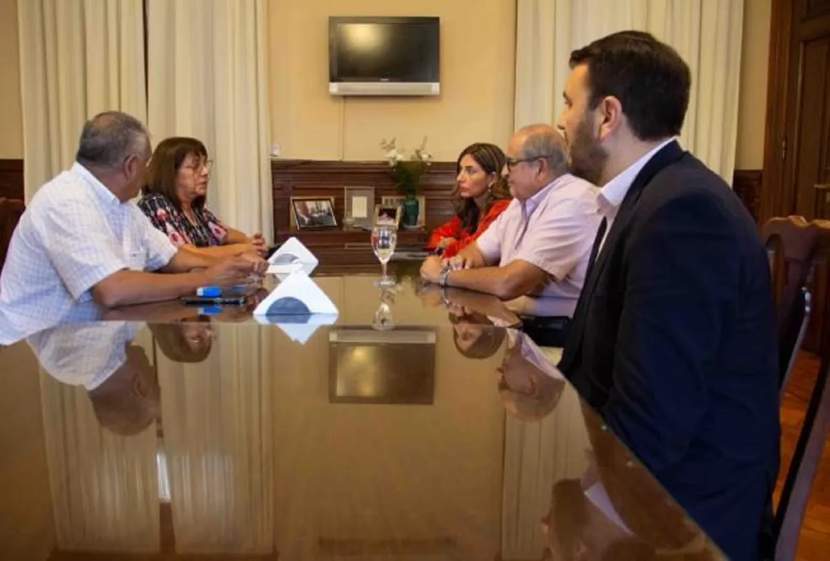 El Gobierno se reunió con los gremios docentes por las paritarias 2023