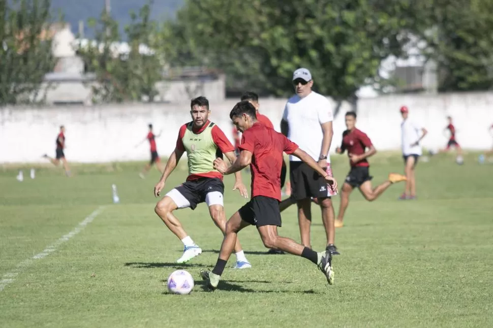 ENFOCADOS. El plantel de Delfino espera seguir por el camino del triunfo. Twitter @casmoficial