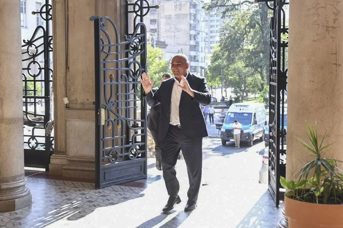 EN CASA DE GOBIERNO. Juan Manzur reasume al frente del Poder Ejecutivo. Foto de archivo Twitter @JuanManzurOK