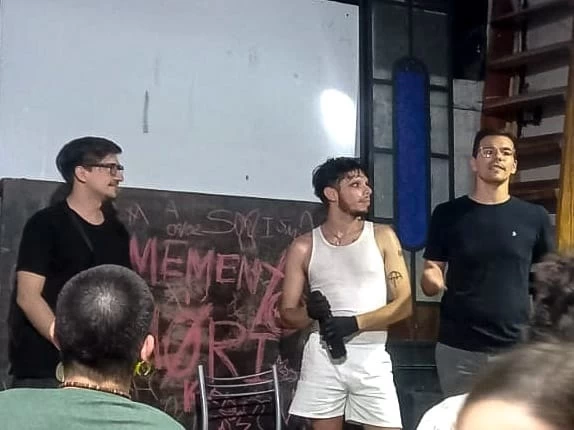 ARTE EN DIRECTO. Los actores realizan varias obras de microteatro. 