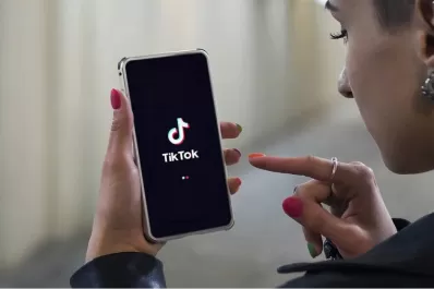 TikTok analiza cobrar por ver videos: las razones