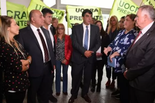 Juan Manzur y Osvaldo Jaldo recorrieron el Centro de Desarrollo Infantil de Cebil Redondo