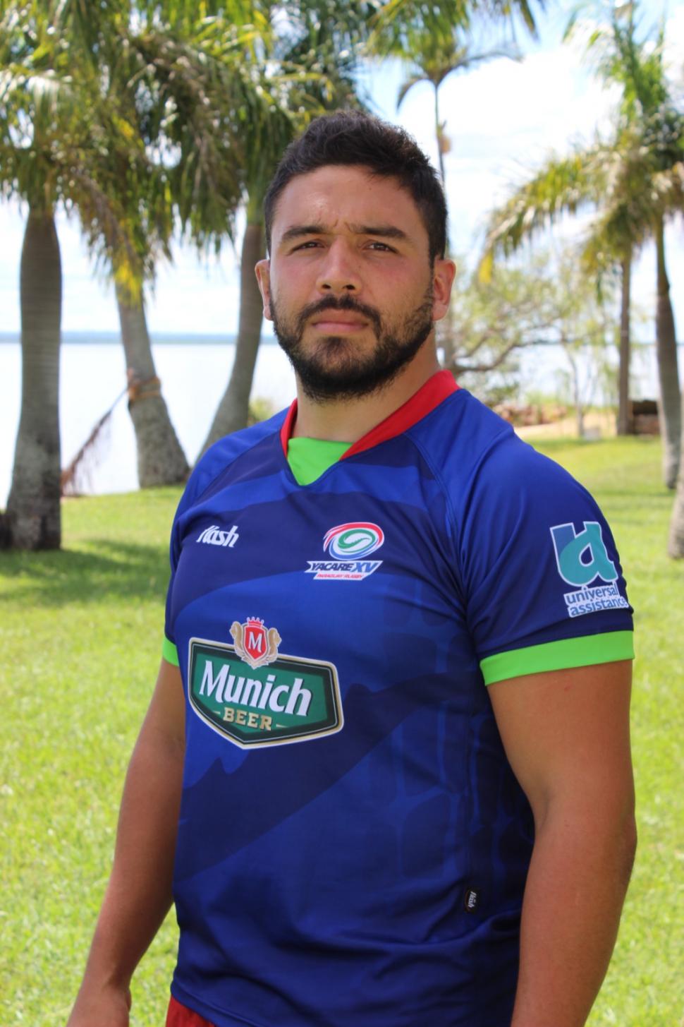 A LA CANCHA. Lucas Noguera Paz, con la camiseta de Yacare.