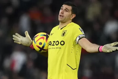 El Dibu Martínez recibió duras críticas por parte de su entrenador: Eso no es inteligente