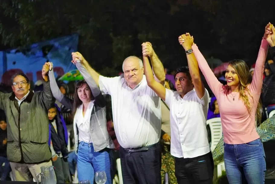 RUMBO AL 14 DE MAYO. Masso presentó a sus candidatos en Villa Carmela en un acto con más de 300 personas.