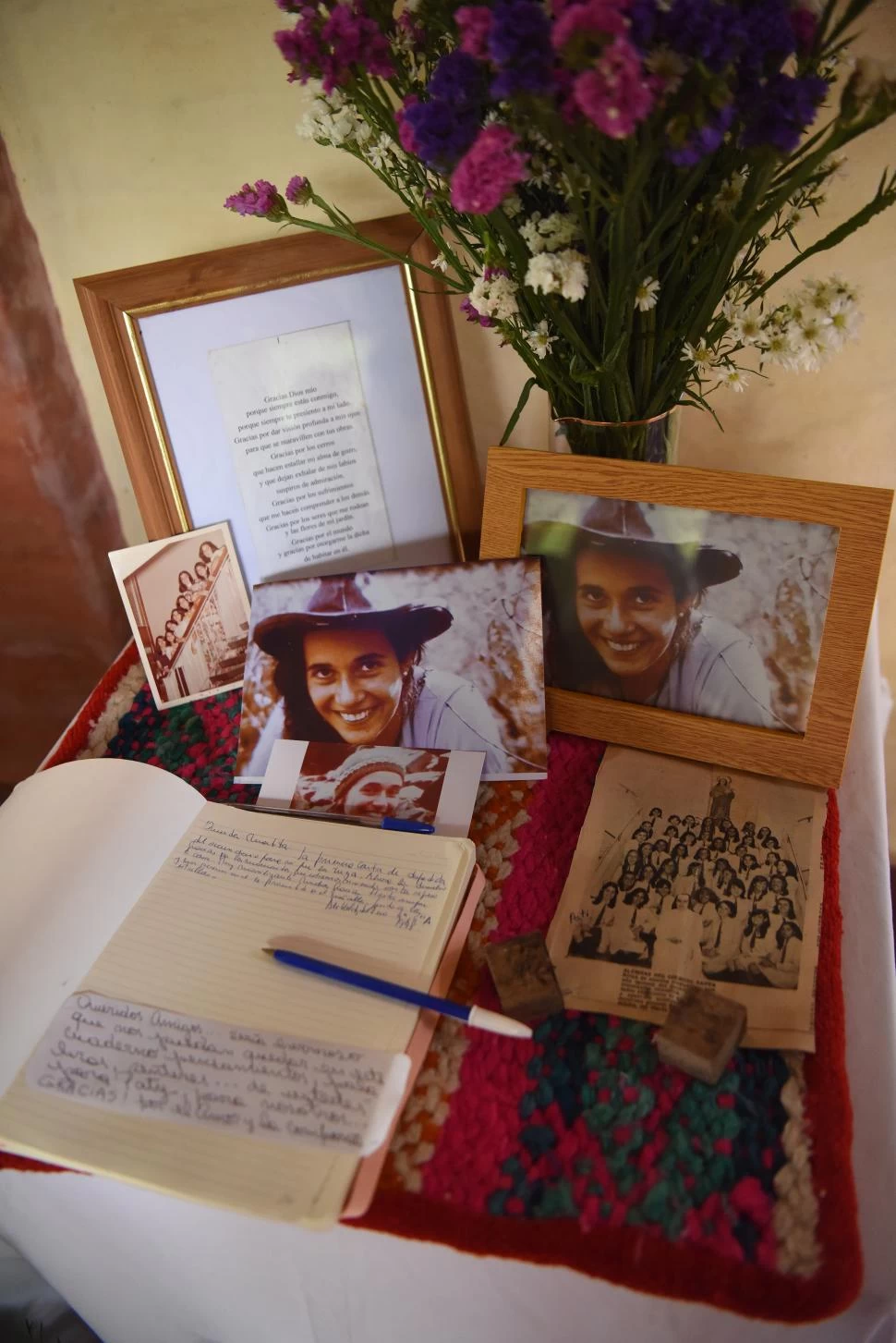 HOMENAJE.  Los familiares y amigos pudieron dedicarle un mensaje a la joven. 