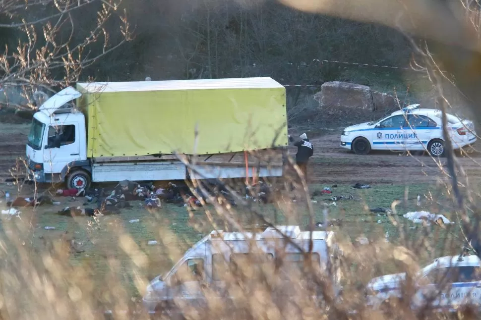 ENCERRADOS. Estaban en parte trasera de un camión abandonado.  