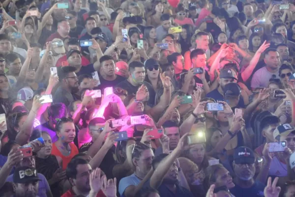 Carnaval: Ranchillos celebró con nieves, pintura y mucho ritmo