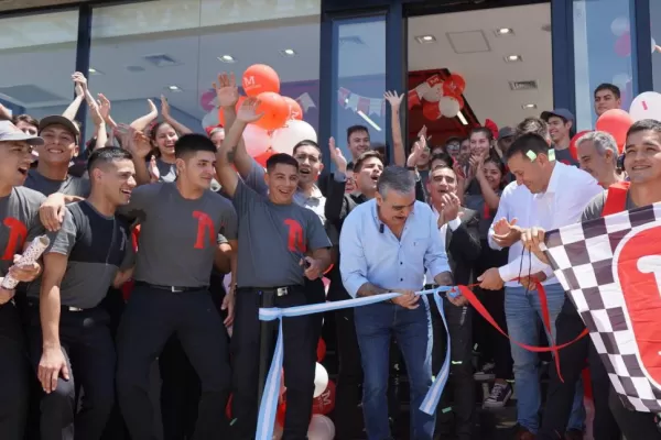 Alfaro promete reducir y hasta eliminar impuestos