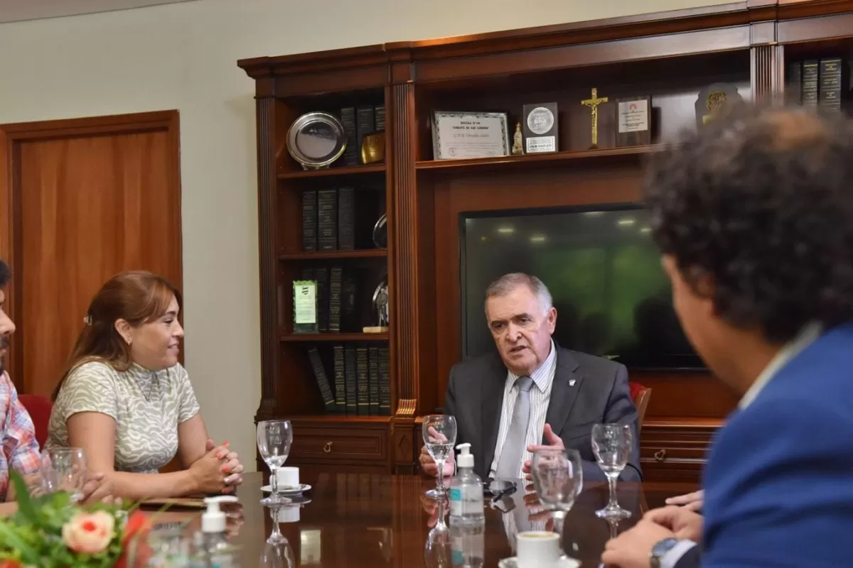 CON LA DIPUTADA OFICIALISTA. Jaldo, junto a Mabel Carrizo, dirigente de La Cámpora y afín a CFK. Foto de Prensa Legislatura