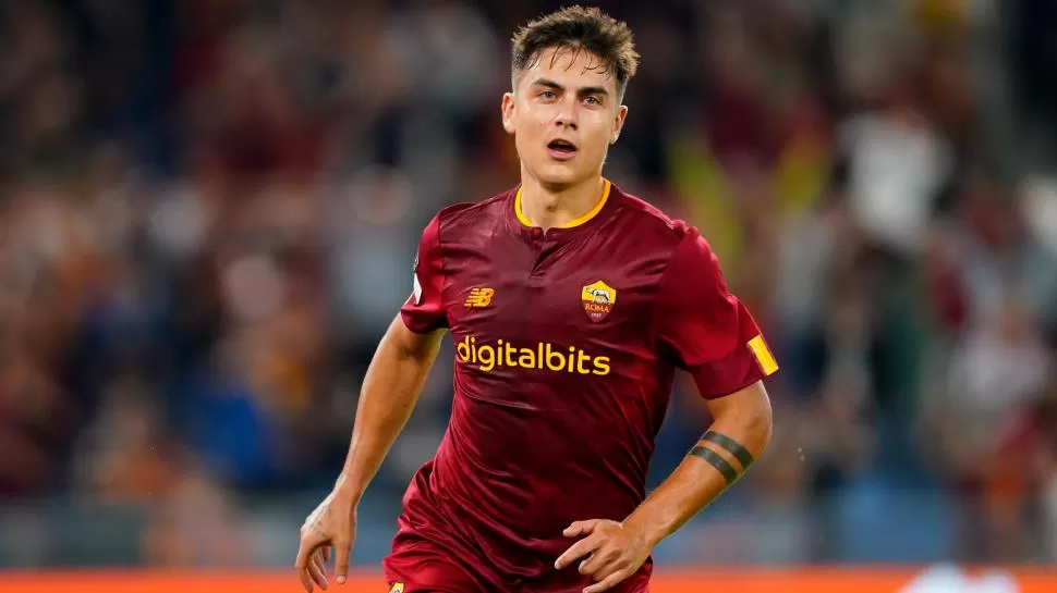 PAULO DYBALA. Con la camiseta de Roma.  