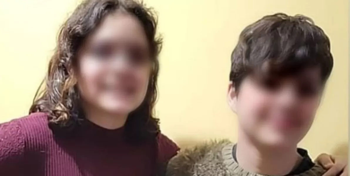Las hermanas de 12 años se arrojaron desde el balcón del edificio donde vivían.