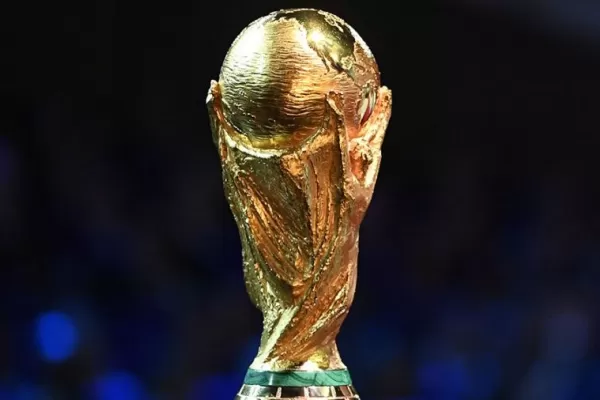 Trajo la réplica de la Copa del Mundo para exhibirla en Tucumán y se la robaron