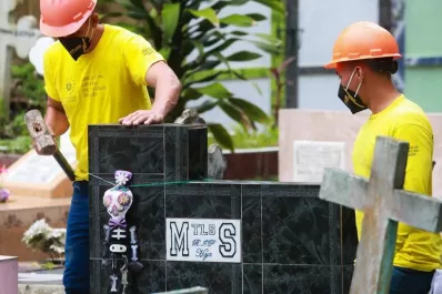 Bukele manda a destruir tumbas de pandilleros