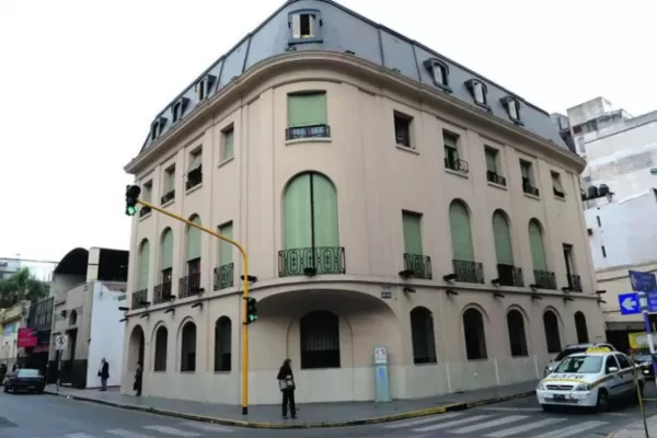 Médicos acusan al Gobierno de sumar condiciones para no cumplir con la Ley de Carrera Sanitaria