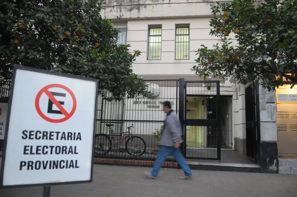 JUNTA ELECTORAL PROVINCIAL. Las oficinas del órgano de control de los comicios de calle La Madrid al 600. Foto de LA GACETA / ARCHIVO