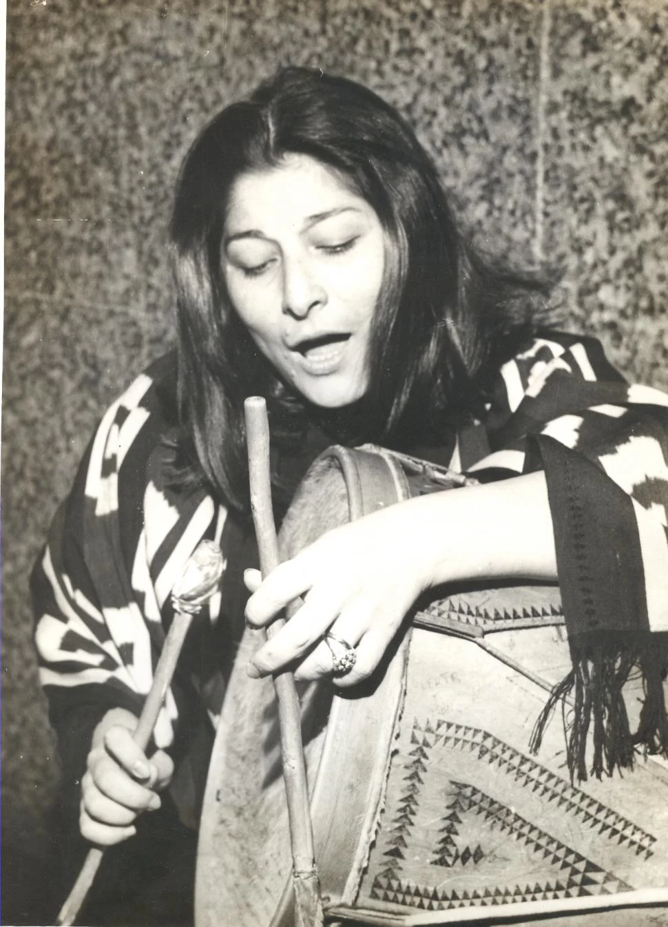 DEL PUEBLO. Con su música, Mercedes Sosa defendió sus derechos y abrió las puertas a miles de mujeres. 