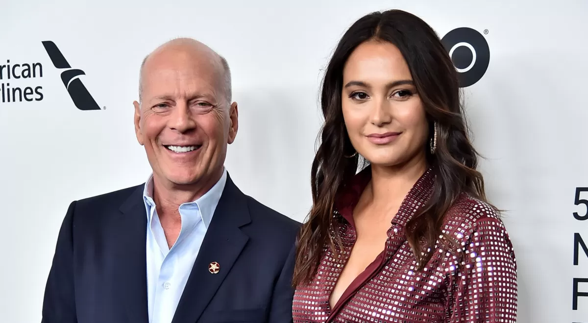 Bruce Willis junto a su esposa Emma