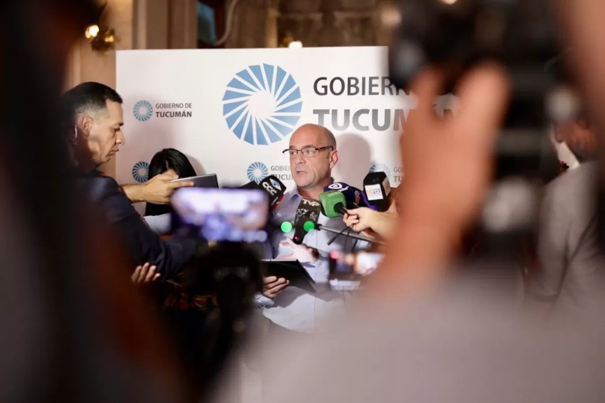 Juan Pablo Lichtmajer, ante la prensa. FOTO PRENSA EDUCACIÓN