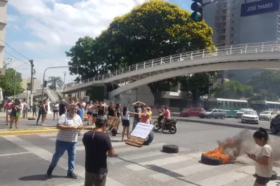 Padres de alumnos de la escuela Patricias Argentinas cortaron la Mate de Luna