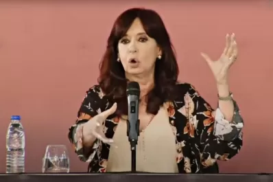 Cristina aseguró que el país carece de moneda
