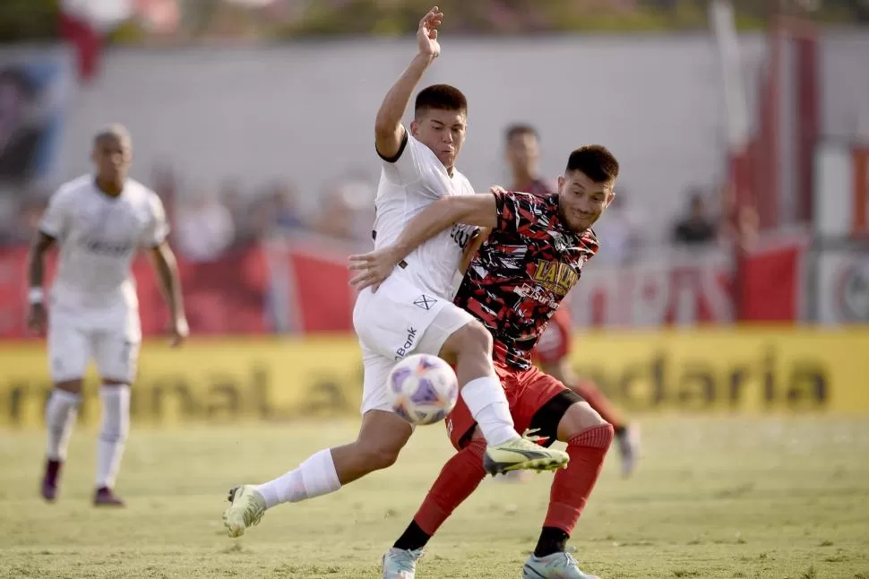 CALOR INFERNAL. Debieron soportarlo los jugadores. Pero no faltó ritmo. @Independiente