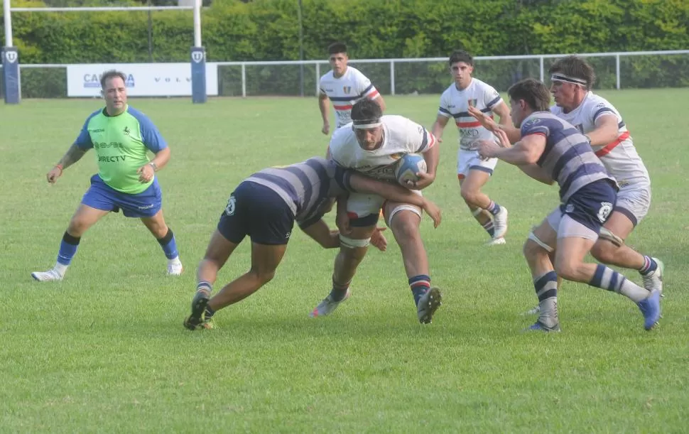 DE VISITANTE. Natación se llevó un valioso triunfo de la casa de las “serpientes”. 