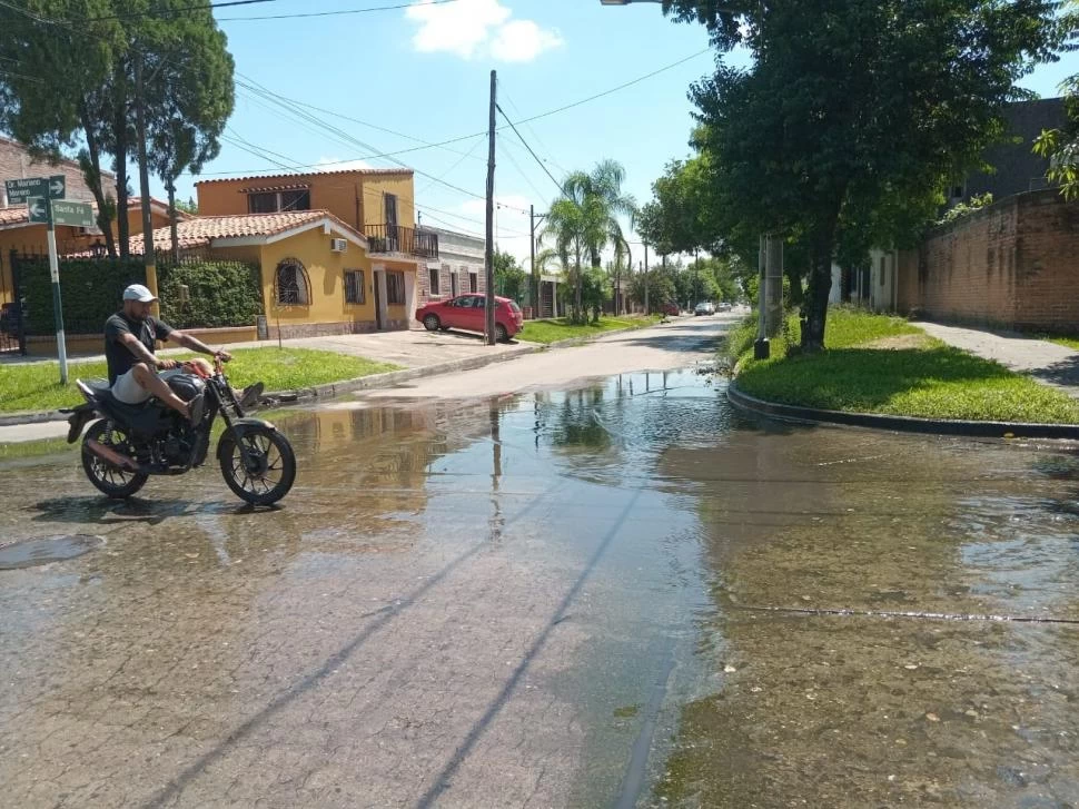 ARREGLOS QUE PRODUJERON DESARREGLOS. La intendencia habilito un pozo y se destruyeron las cañerías.  