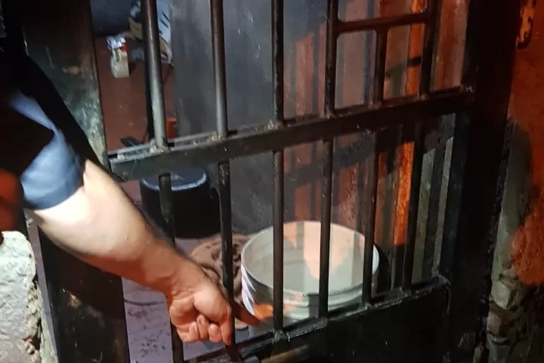 Algunas de las roturas que provocaron los presos para intentar escapar.