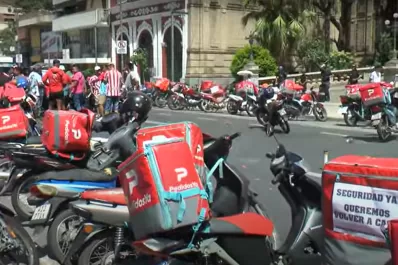 Los repartidores se movilizaron a la plaza Independencia para pedir seguridad