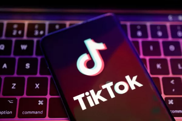 Apunten contra Tiktok: acusaciones de espionaje y campaña por la transparencia