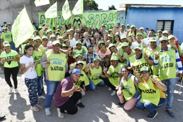 Dimes y diretes: Manzur y Jaldo, con la Marea Verde en barrio Néstor Kirchner