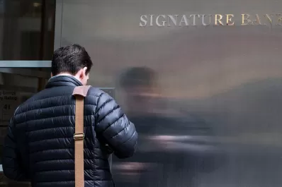 Los accionistas demandan a Signature Bank y a su ex presidente ejecutivo por fraude