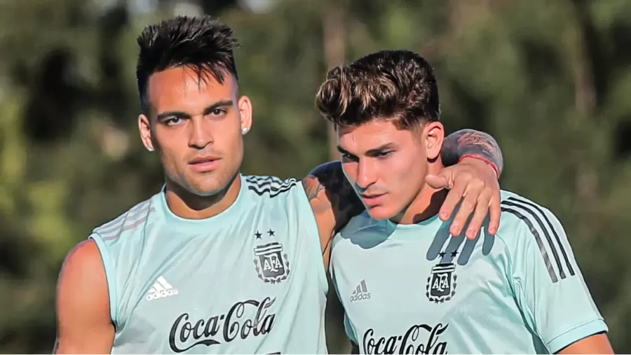 Lautaro Martínez y Julián Álvarez, compañeros en la Selección argentina.