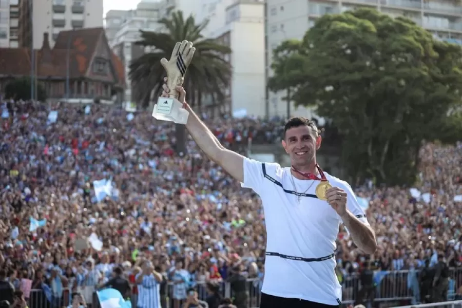 Emiliano Martínez en Mar del Plata, su ciudad natal.