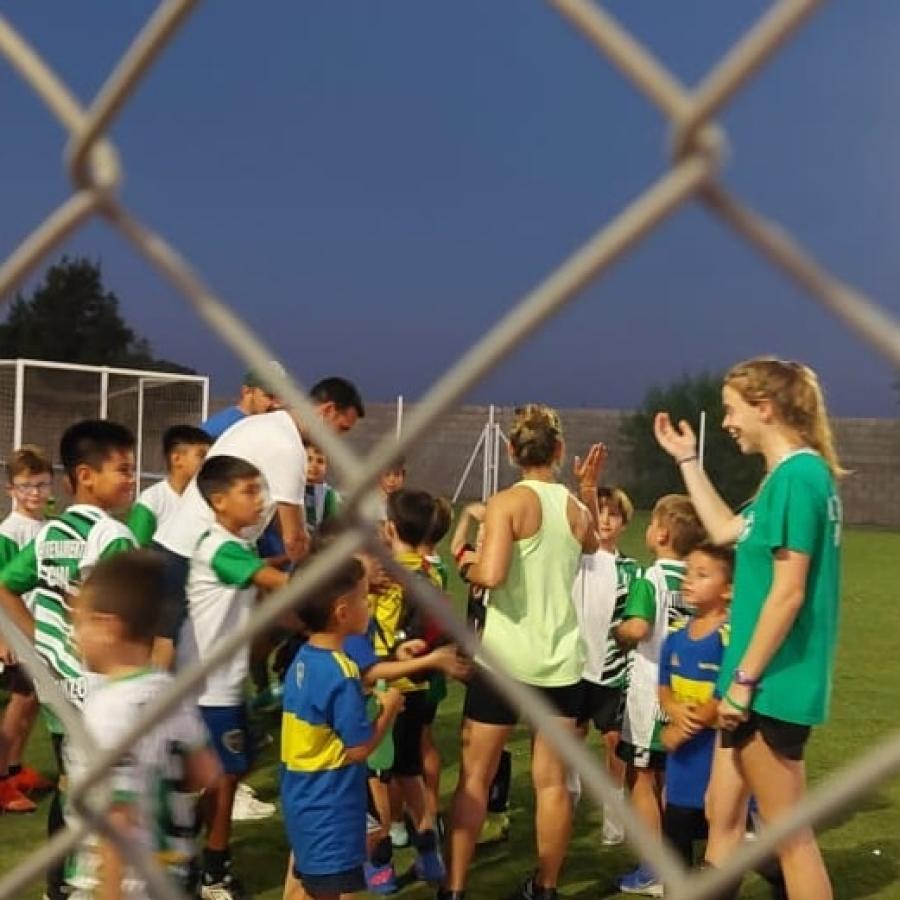 Lionel Scaloni compartió con niños del club Sportivo Matienzo.