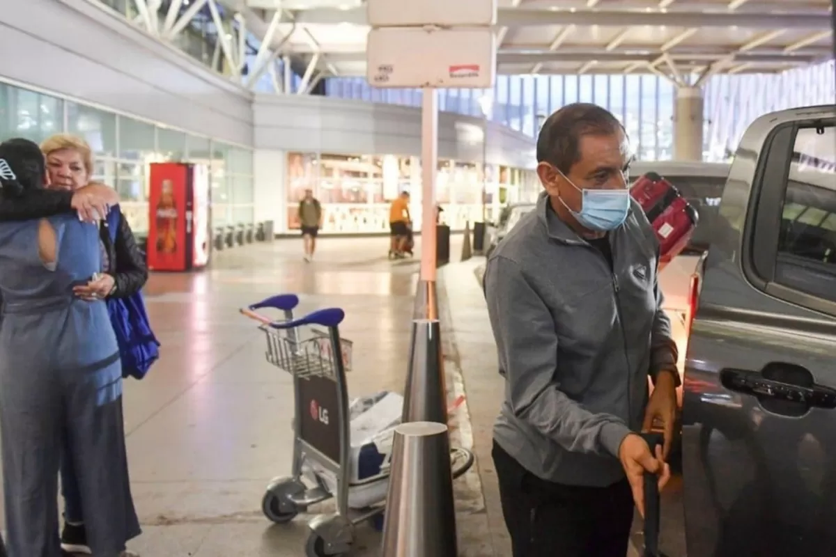 Ramón Díaz, en Ezeiza. 