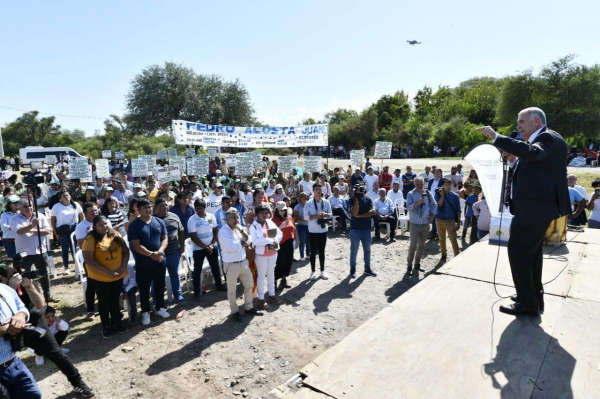 El Gobierno provincial entregó viviendas a pobladores rurales de Ticucho