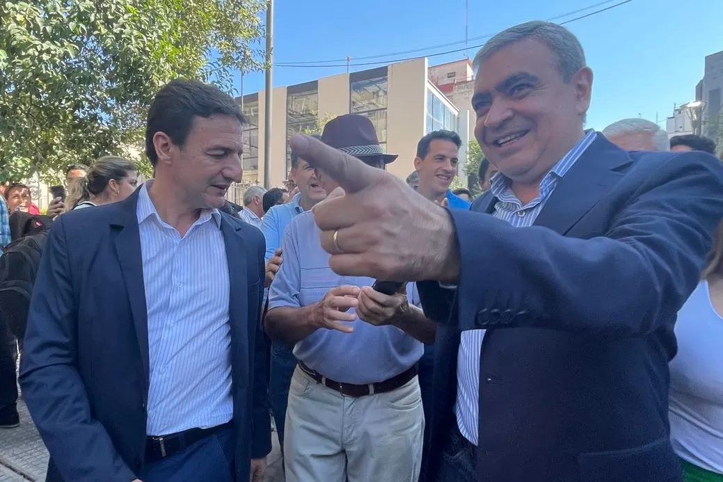 JUNTOS. Sánchez y Alfaro inauguraron y recorrieron la semipeatonal de 9 de Julio al 100.