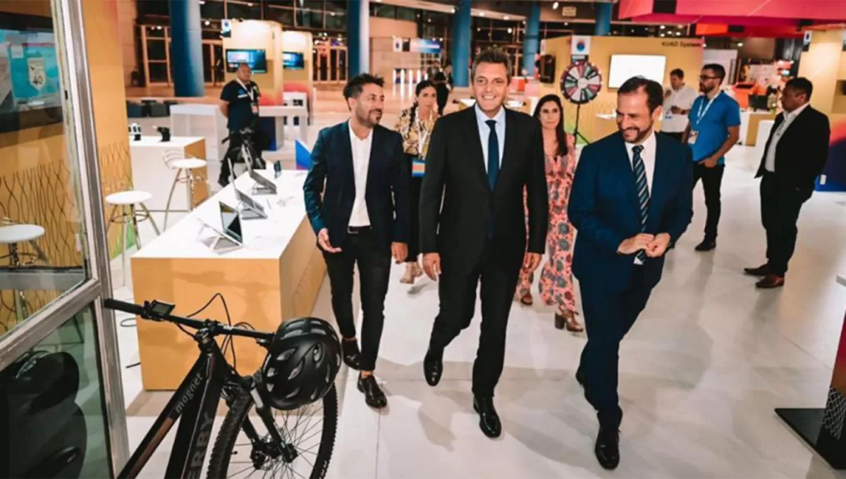 EN LA RURAL. Massa visitó la feria EconAr, que reunió a más de 100 empresas y emprendedores del sector tecnológico.