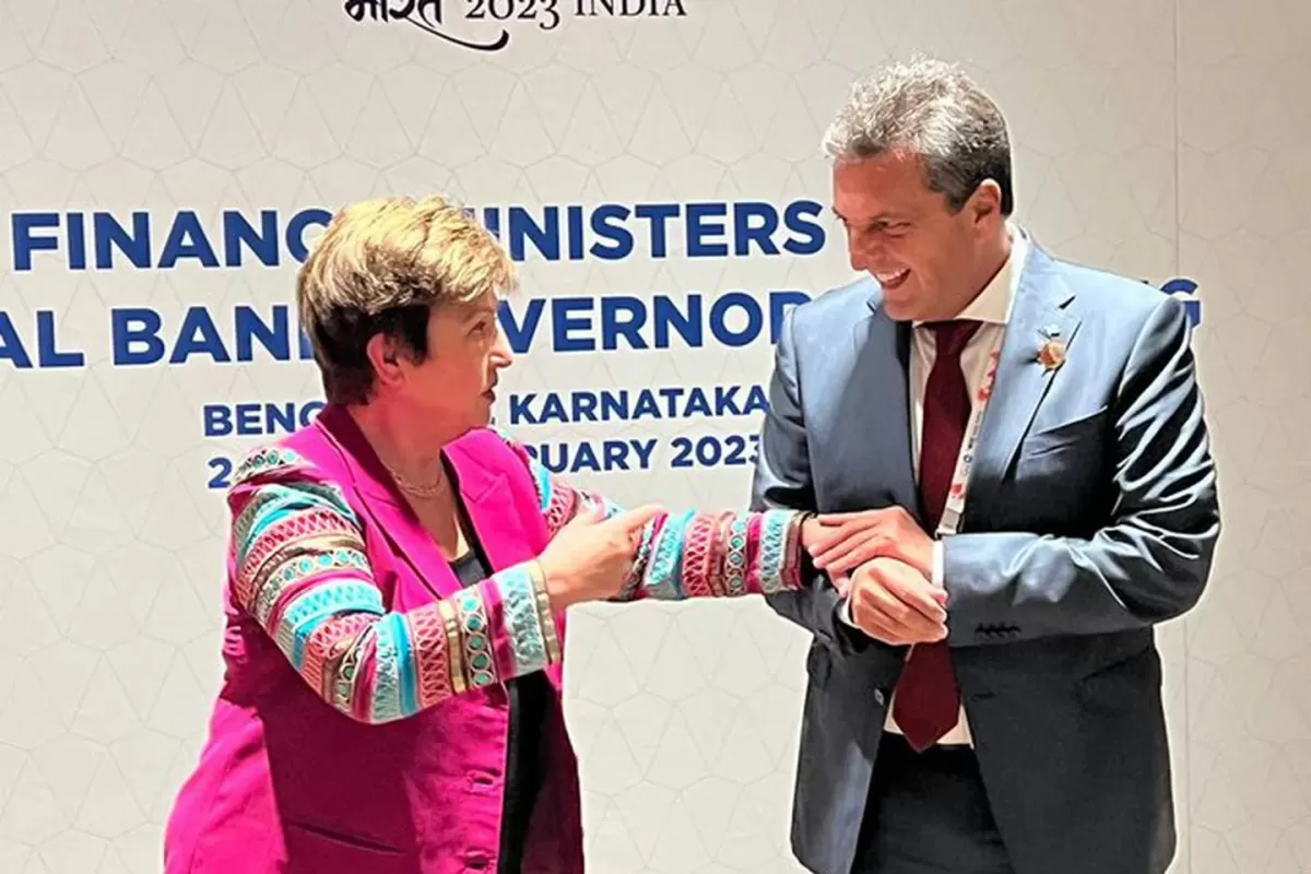 CON LA DIRECTORA DEL FMI. El ministro de Economía, Sergio Massa, junto a Kristalina Georgieva. (Foto: Twitter/@KGeorgieva)