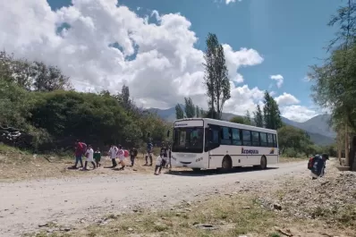 Volvió a circular el transporte escolar en los Valles Calchaquíes