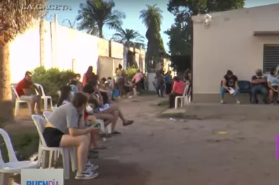 Alerta en Tucumán por el dengue: se registran largas filas de pacientes en centros sanitarios