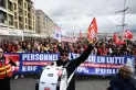 Trabajadores endurecen las protestas contra la reforma jubilatoria aprobada en Francia